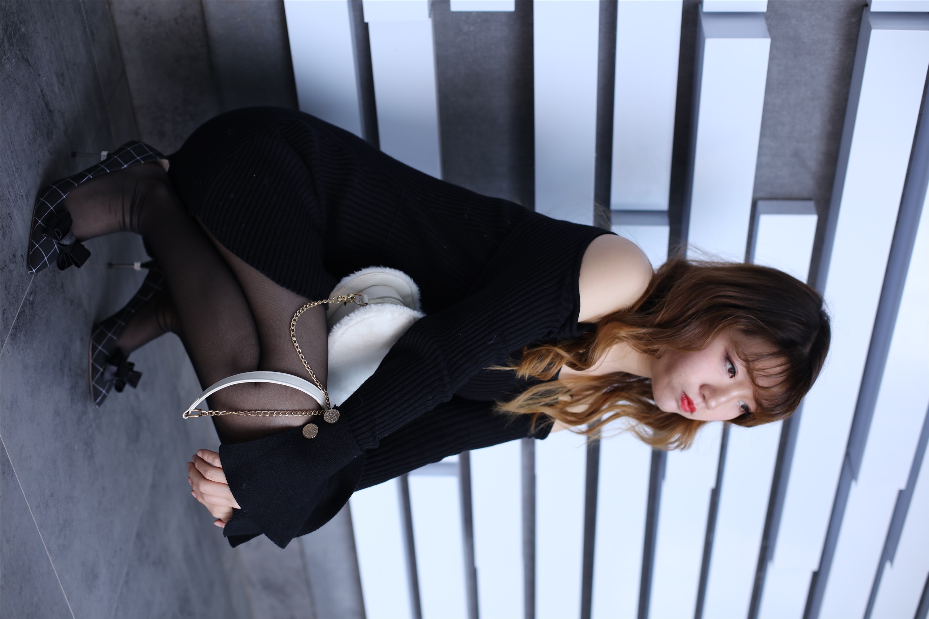 奈丝写真 NO.065 高高-针织裙搭配黑丝